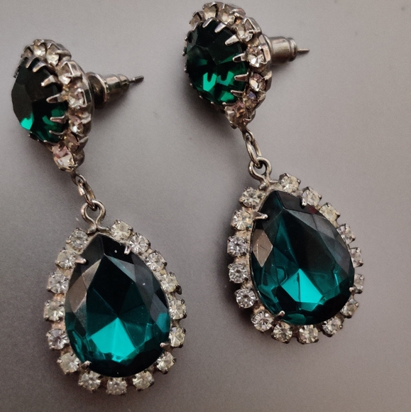 Vintage Emerald Glass Earrings - Picture 1 of 14